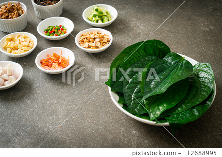 Miang kham - A royal leaf wrap appetizer 112688995