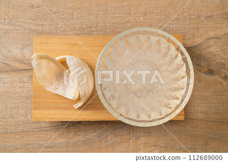 Edible bird's nest soup in glass bowl 112689000