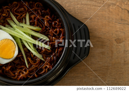 Korean Instant Noodle with Black Bean Sauce (Jajangmyeon or JJajangmyeon) 112689022