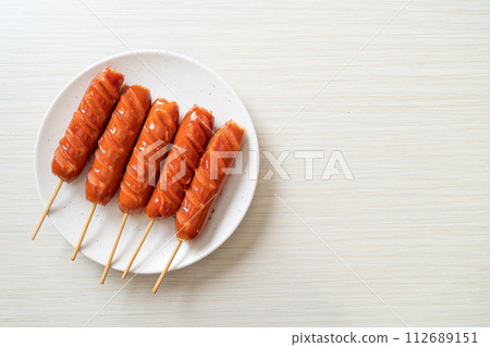 fried sausage skewer on plate 112689151