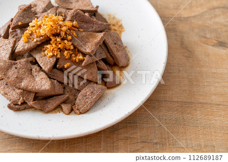 homemade stir-fried pork liver with garlic homemade stir-fried pork liver with garlic 112689187