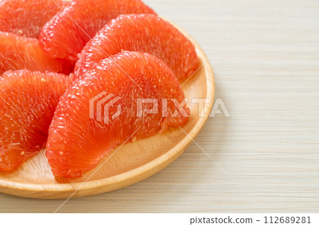 fresh red pomelo fruit or grapefruit 112689281