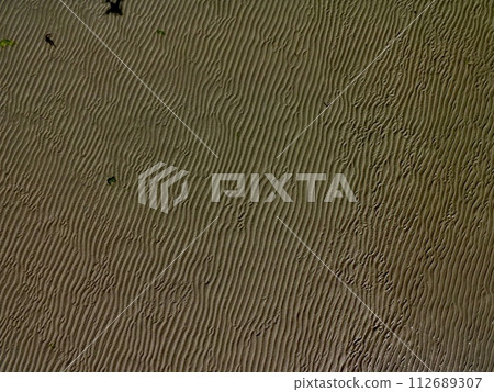 Sandy beach/sand ripples ~ Aerial photography with a drone (Uruma City, Okinawa Prefecture) 112689307