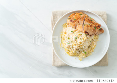 spaghetti white creamy sauce with grilled chicken spaghetti white creamy sauce with grilled chicken 112689312