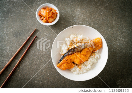 Grilled Salmon with Soy Sauce Rice Bowl Grilled Salmon with Soy Sauce Rice Bowl 112689333