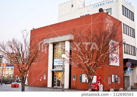 [Fukuoka Prefecture] Evening view of JR Mojiko Station 112690561