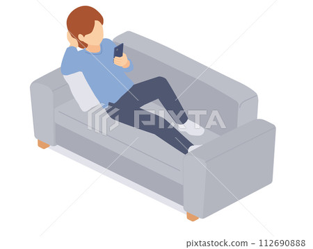 一個女人在沙發上放鬆的插圖 112690888