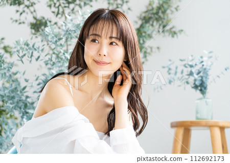 Women's beauty botanical 112692173