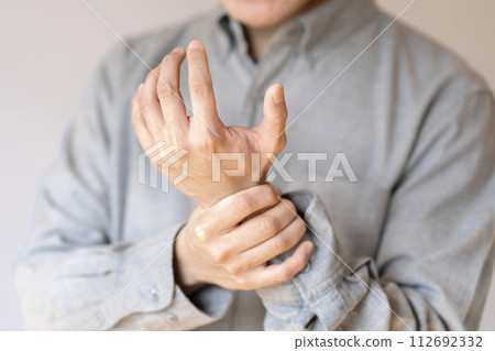 Man with wrist pain Tendonitis Sprain Body parts 112692332