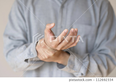 Man with wrist pain Tendonitis Sprain Body parts 112692334