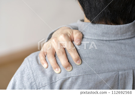Men with shoulder pain Shoulder pain Stiff shoulders Body parts 112692568