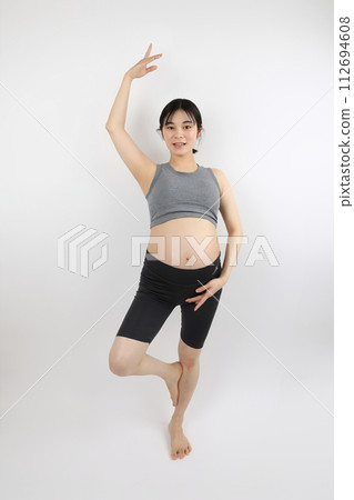 Maternity Yoga Stretching Exercise Seiza Seiza 20's Woman Maternity Yoga Stretching Exercise Seiza Seiza 20's Woman 112694608