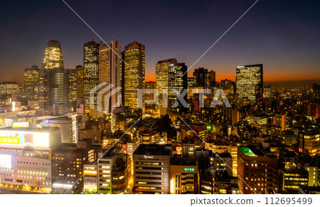 新宿摩天大樓夜景 2023 年 11 月 新宿摩天大樓夜景 2023 年 11 月 112695499