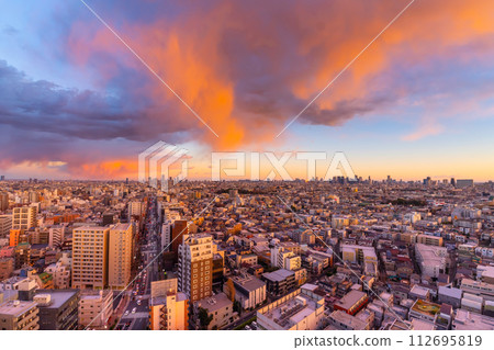 Beautiful sunset overlooking Shinjuku and Ikebukuro in central Tokyo Dec.2023 Beautiful sunset overlooking Shinjuku and Ikebukuro in central Tokyo Dec.2023 112695819