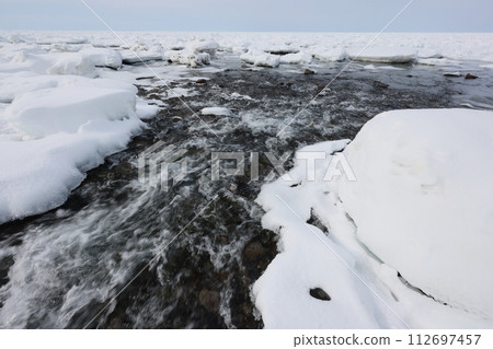 Onnebetsu winter scene 112697457