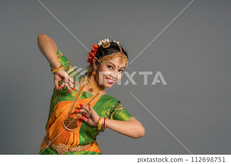 [印度] [舞蹈] 跳印度古典舞的女人 112698751