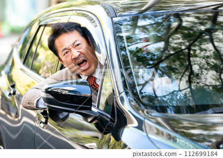 開車的商人生氣了 112699184