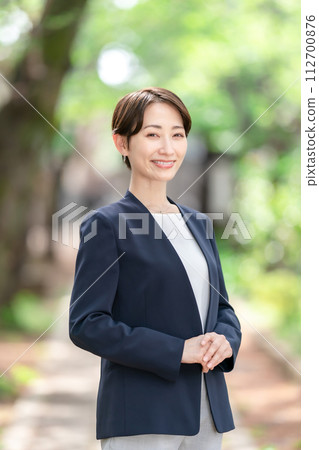 戶外女性肖像 112700876