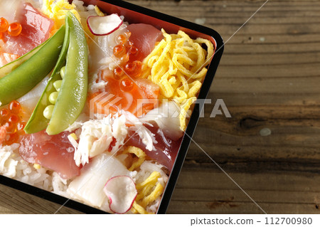 Chirashi sushi with various toppings Chirashi sushi with various toppings 112700980