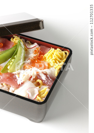 A photo of chirashizushi with various ingredients on a white background 112701335