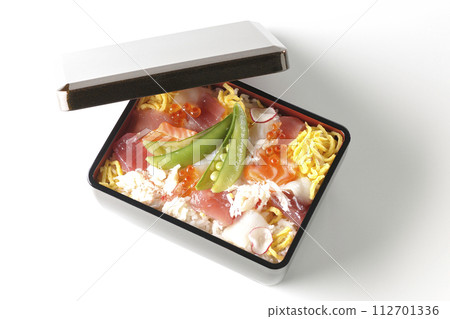 A photo of chirashizushi with various ingredients on a white background 112701336