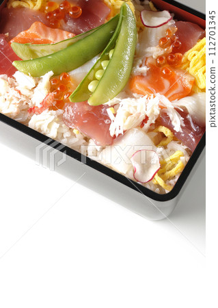 A photo of chirashizushi with various ingredients on a white background 112701345
