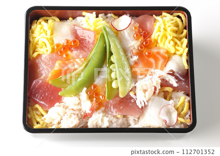 A photo of chirashizushi with various ingredients on a white background 112701352