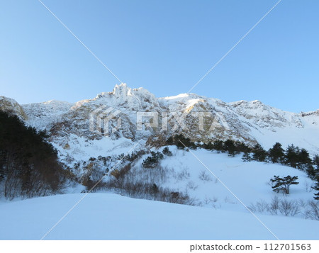 Mt. Bandai in midwinter (the exploding crater wall visible from the mountain trail) Mt. Bandai in midwinter (the exploding crater wall visible from the mountain trail) 112701563