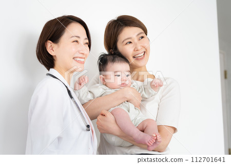 Mother holding a baby and a female doctor Mother holding a baby and a female doctor 112701641