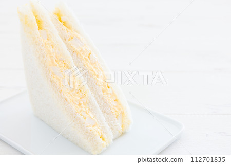 delicious egg sandwich 112701835