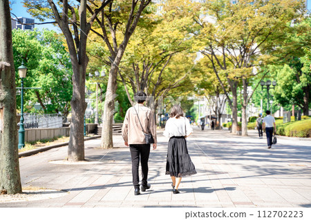 Young couple back view Young couple back view 112702223