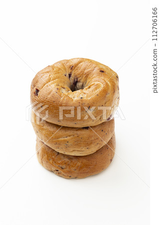 bagel bread on white background 112706166