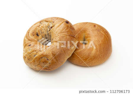 bagel bread on white background 112706173