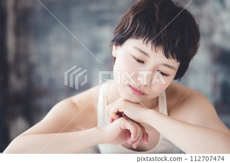 Beauty image of young women 112707474