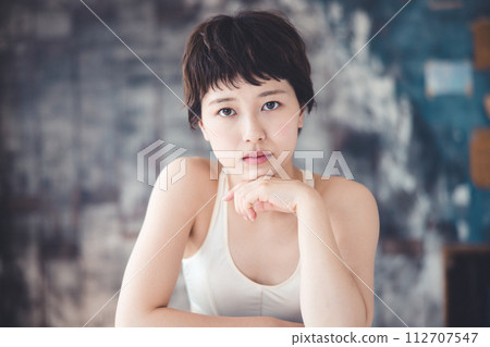 Beauty image of young women 112707547