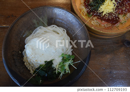Tororo udon and tekone sushi Tororo udon and tekone sushi 112709193
