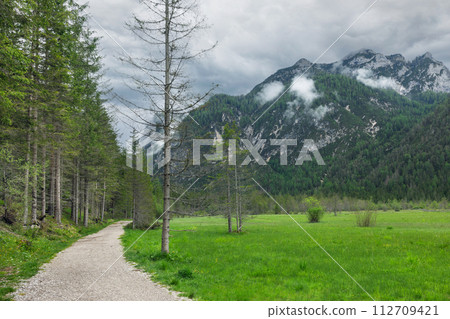 trail around Lago di Dobbiaco 112709421