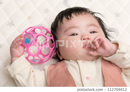 [Baby sucking thumb and toys] 112709812
