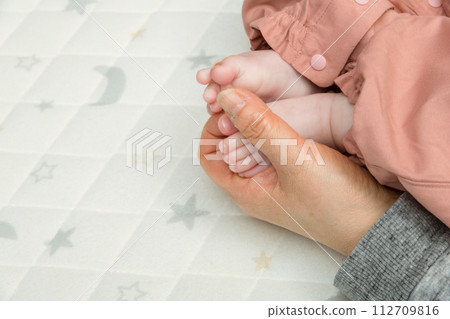 [Baby cute feet] 112709816