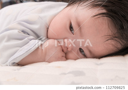 [Baby sucking thumb, lie face down] 112709825