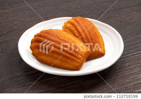 French confectionery, baked confectionery Madeleine 112710199