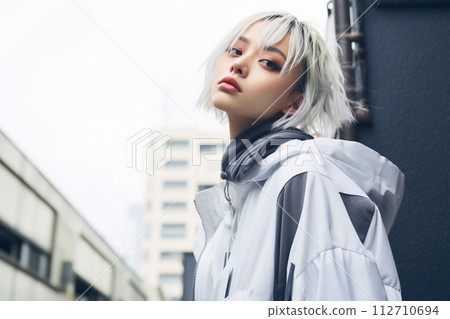 Portrait of a woman with natural makeup Portrait of a woman with natural makeup 112710694