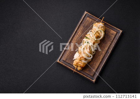 Delicious fresh chicken meat kebab with salt, spices and herbs 112713141