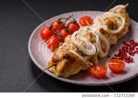 Delicious fresh chicken meat kebab with salt, spices and herbs 112713160