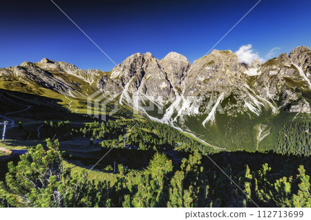 Mountain landscape of the Stubai Alps 112713699