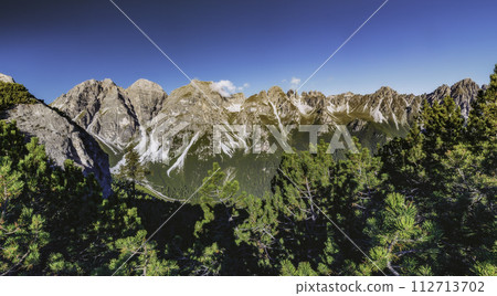 Mountain landscape of the Stubai Alps 112713702