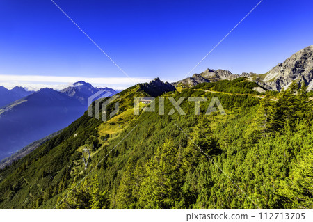 Mountain landscape of the Stubai Alps 112713705