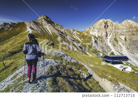 Mountain landscape of the Stubai Alps 112713718