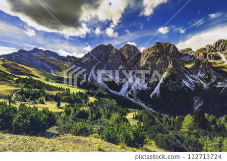 Mountain landscape of the Stubai Alps 112713724