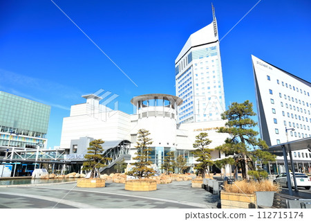 [Kagawa Prefecture] Sunport Takamatsu on a sunny day 112715174